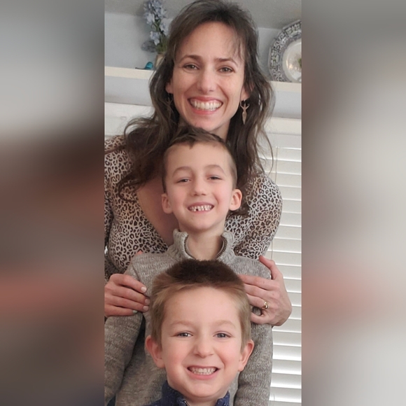 Meet your Posher, Amanda - Picture 3 of 5